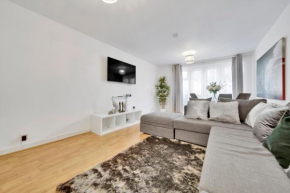 Large 1 Bedroom Apartment by London Bridge Tower Bridge with FREE Secure Gated Parking - Perfect for Long Stay